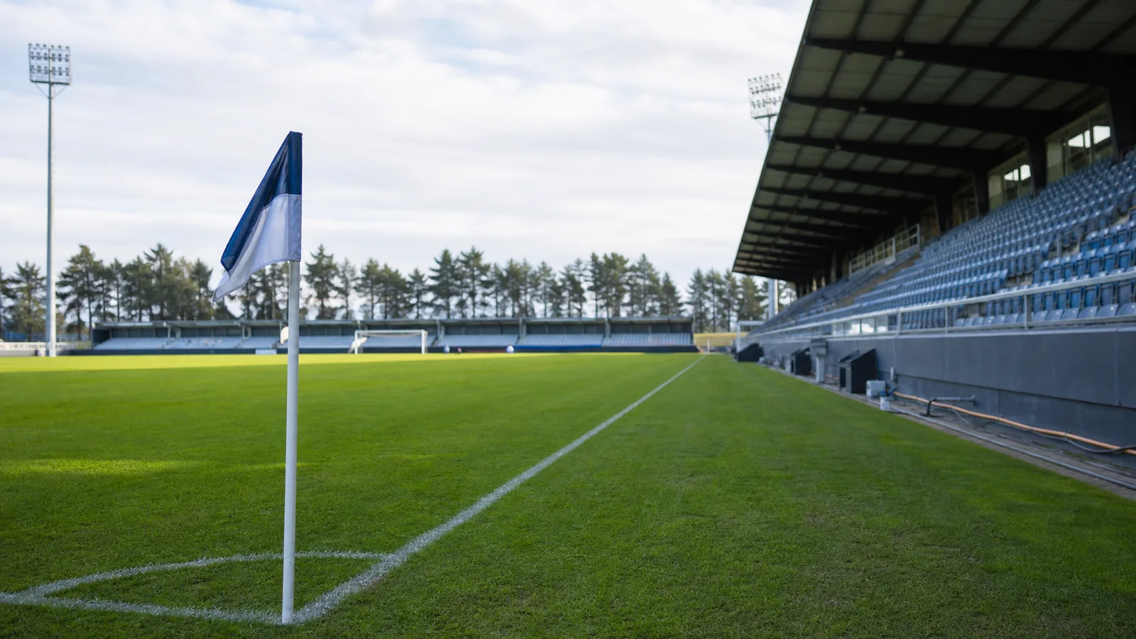League One-arena under match