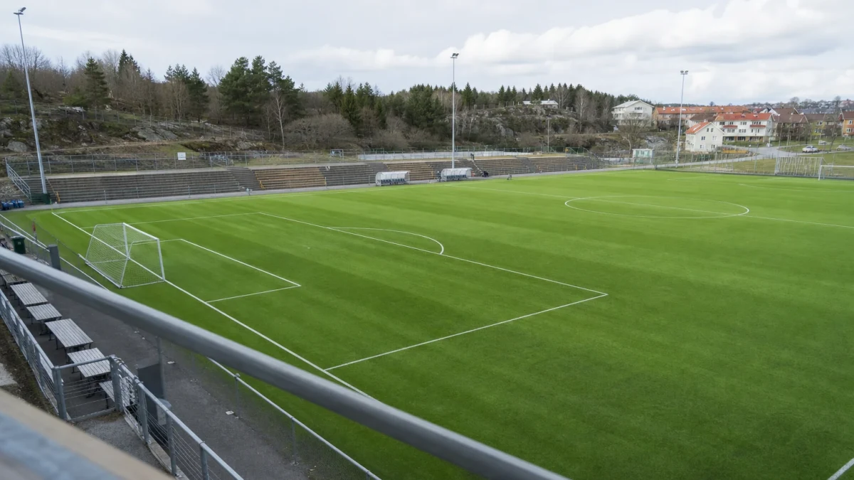 England riskerar att släppa förstaplatsen i nästa omgång